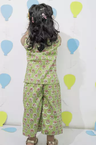 Green cotton floral printed shirt and pant for girls