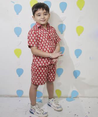 Red cotton floral printed shirt and pant for boys 2