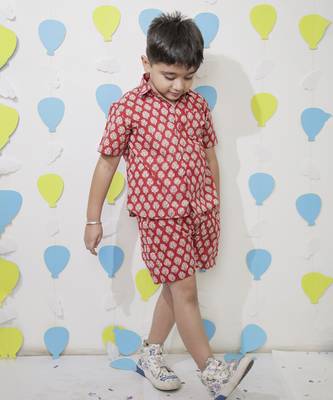 Red cotton floral printed shirt and pant for boys 3