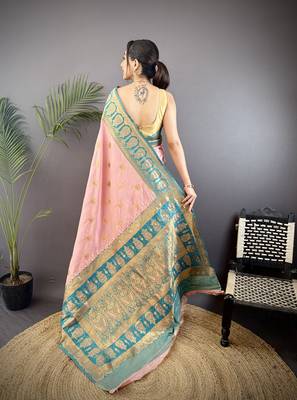 baby pink silk blend butti zari weaving constrast pallu banarasi saree 4