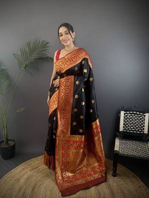 black silk blend butti zari weaving constrast pallu banarasi saree 1