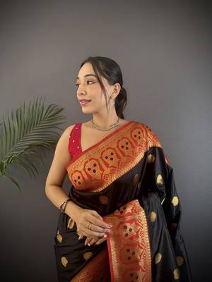 black silk blend butti zari weaving constrast pallu banarasi saree 3