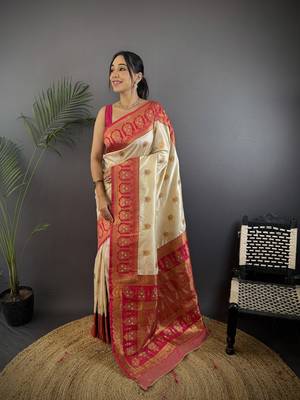 white silk blend butti zari weaving constrast pallu banarasi saree 1