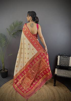 white silk blend butti zari weaving constrast pallu banarasi saree 4