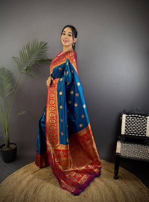 regal blue silk blend butti zari weaving constrast pallu banarasi saree 2