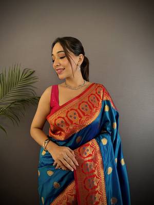 regal blue silk blend butti zari weaving constrast pallu banarasi saree 3
