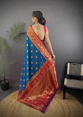 regal blue silk blend butti zari weaving constrast pallu banarasi saree 4