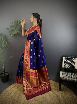 royal blue silk blend butti zari weaving constrast pallu banarasi saree 2