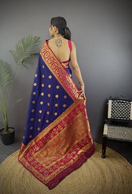 royal blue silk blend butti zari weaving constrast pallu banarasi saree 4