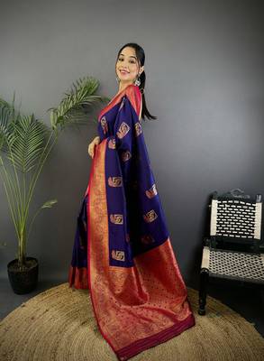 dark blue silk blend peacock pattern zari weaving contrast border banarasi saree 2