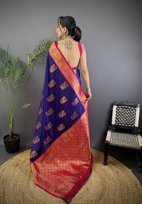 dark blue silk blend peacock pattern zari weaving contrast border banarasi saree 4