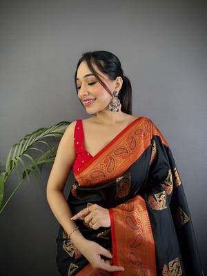 black silk blend peacock pattern zari weaving contrast border banarasi saree 3