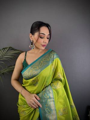 lime green silk blend peacock pattern zari weaving contrast border banarasi saree 3