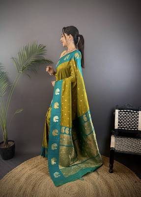 light green silk blend butti zari weaving contrast weaving border banarasi saree 2