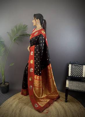black silk blend butti zari weaving contrast weaving border banarasi saree 2