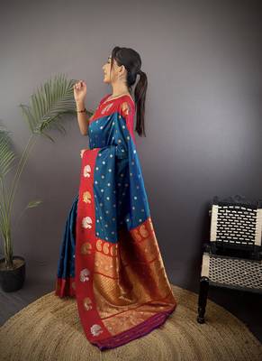 royal blue silk blend butti zari weaving contrast weaving border banarasi saree 2