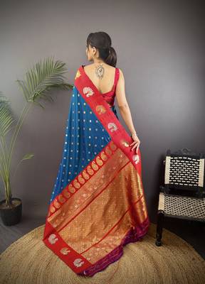 royal blue silk blend butti zari weaving contrast weaving border banarasi saree 4