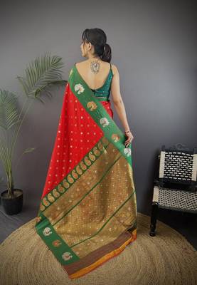 red silk blend butti zari weaving contrast weaving border banarasi saree 4