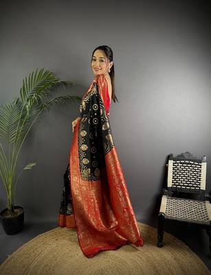black silk blend butti zari weaving contrast weaving border banarasi saree 2