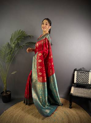 red silk blend butti zari weaving contrast weaving border banarasi saree 2