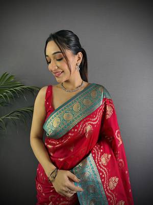 red silk blend butti zari weaving contrast weaving border banarasi saree 3