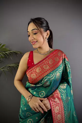rama green silk blend butti zari weaving contrast weaving border banarasi saree