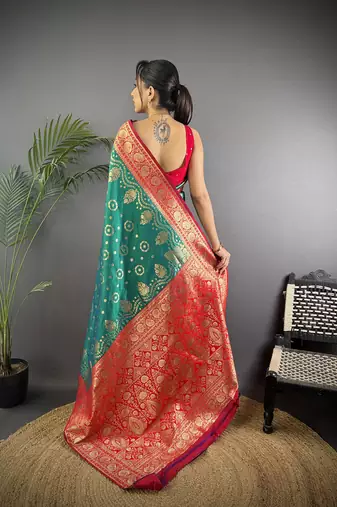 rama green silk blend butti zari weaving contrast weaving border banarasi saree