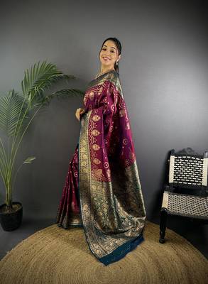 wine silk blend butti zari weaving contrast weaving border banarasi saree 2
