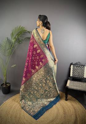 wine silk blend butti zari weaving contrast weaving border banarasi saree 4