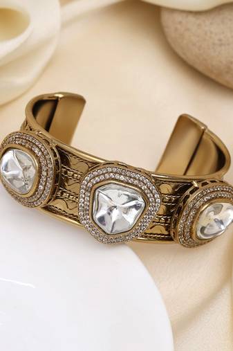 White color american diamond bracelet for everyday use and gifting