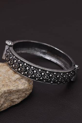 Unique silver color openable oxidised bracelet for festive and party wear