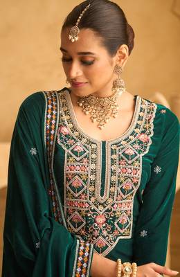 Green color embroidery work velvet fabric wedding ceremonial palazzo suit 2