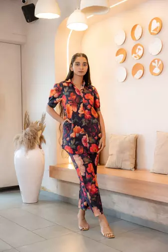 Buttoned-down bold floral cotton top