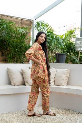 Yellow cotton buttoned down top 1