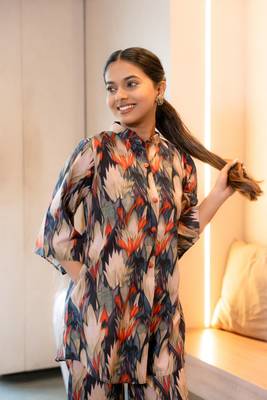 Half buttoned bold flared printed cotton top 1