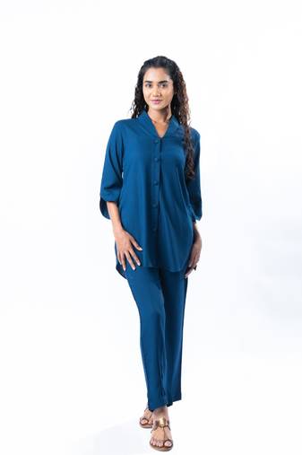 Sapphire shawl collar shirtt with curved sleeves