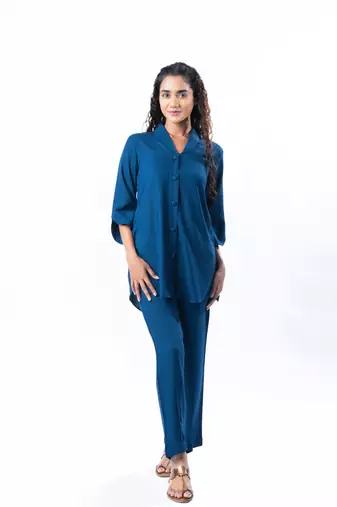 Sapphire shawl collar shirtt with curved sleeves