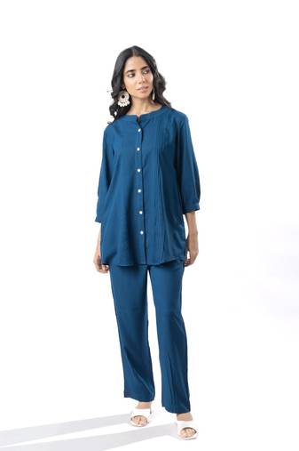 Sapphire pleated band collar shirt