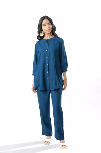 Sapphire pleated band collar shirt