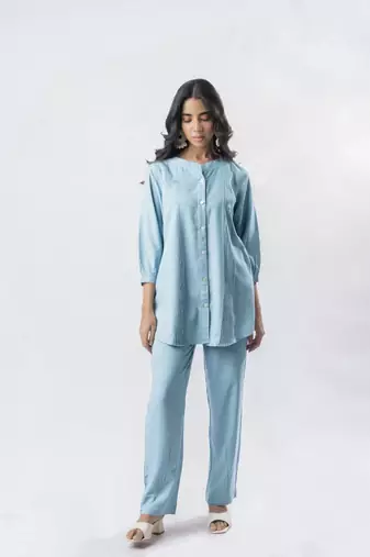 Light blue pleated band collar shirt