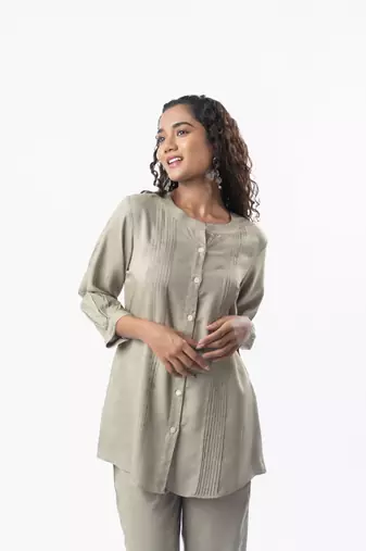 Light mocha pleated band collar shirt