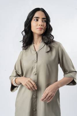 Light mocha shawl collar shirt with curved sleeves 3