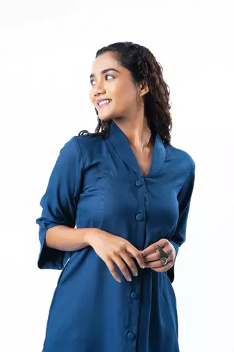 Sapphire shawl collar shirtt with curved sleeves