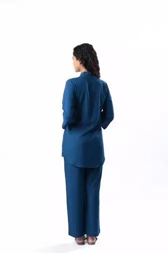 Sapphire shawl collar shirtt with curved sleeves