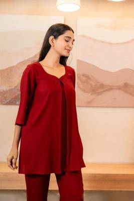 Maroon box pleated top 2