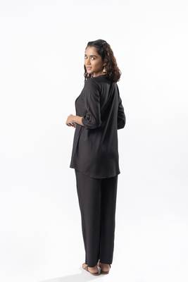 Black pleated band collar shirt 4