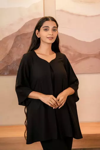 Black box pleated top