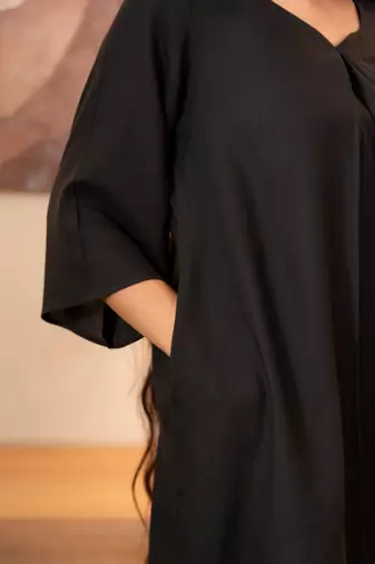 Black box pleated top
