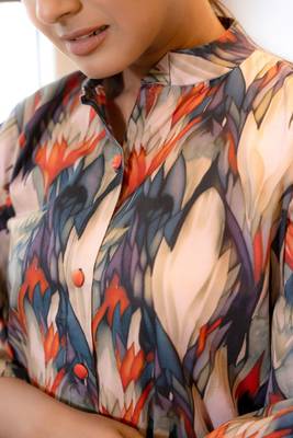 Half buttoned bold flared printed cotton top 4