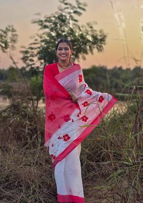 Red hibiscus cotton saree with unstitched blouse piece 1